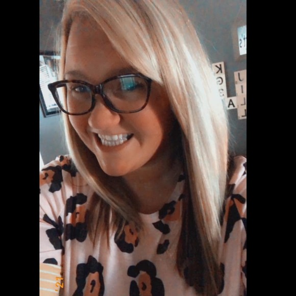 Profile Picture of Jilly Garrett (@jillybeans863) on Poshmark