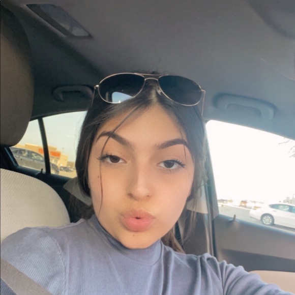 Profile Picture of Mildred Enriquez (@mildredscloset) on Poshmark