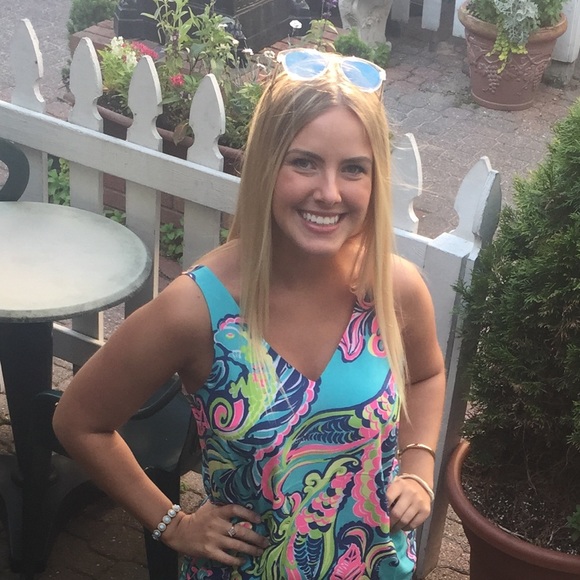 Profile Picture of Michelle Discher (@mcdisch) on Poshmark