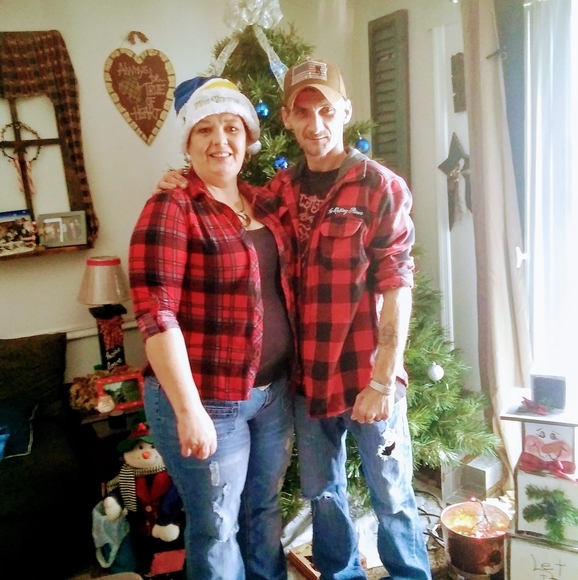 Profile Picture of April Huff (@aprilhuff367) on Poshmark