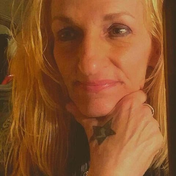 Profile Picture of Darlene Smith (@smithdarlene459) on Poshmark