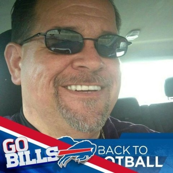Profile Picture of Greg Fiegel (@bowlman715) on Poshmark