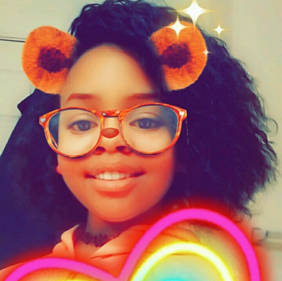 Profile Picture of Alicia Deshields (@sdleihsed84) on Poshmark