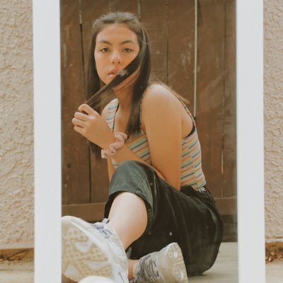 Profile Picture of Elizabeth Bermudez (@lizzie_bermudez) on Twitter