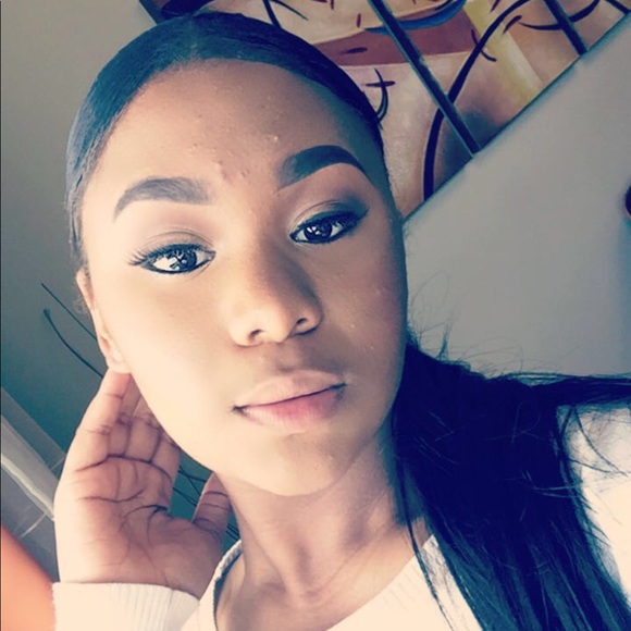 Mckinnly Bellard - Poshmark Profile Picture of Mckinnly Bellard (@mjones1224) on Poshmark