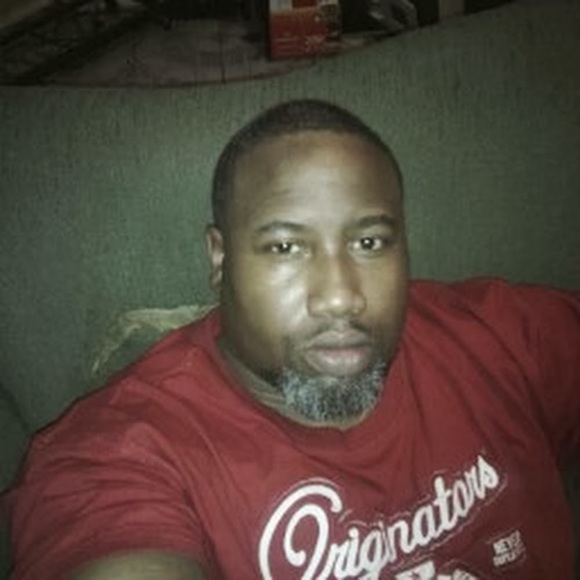 Profile Picture of Cedric Denson (@cdenson72) on Poshmark