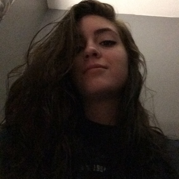 Profile Picture of Alyssa Reining (@areining28) on Poshmark