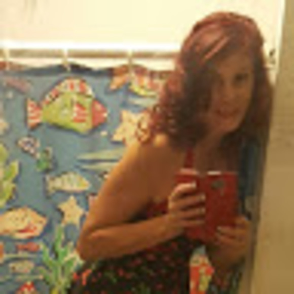 Profile Picture of Cassondra Kaczmarczyk (@cassondrakaz) on Poshmark