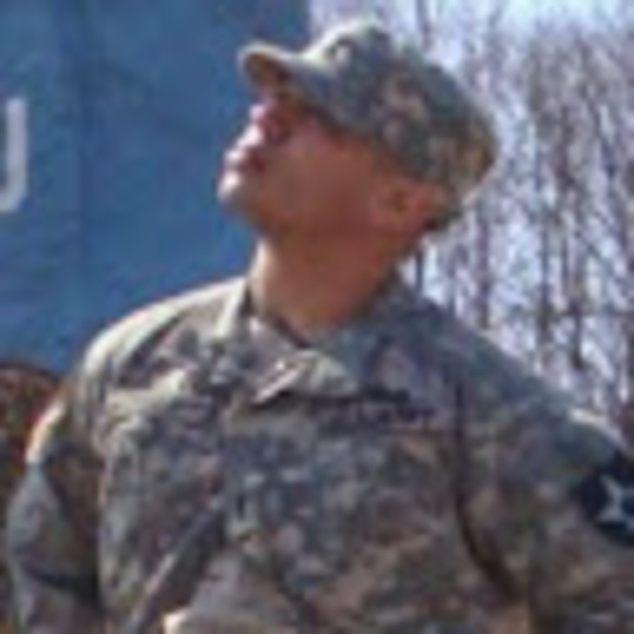 Profile Picture of Derek Torrez (@dptorrez) on Poshmark