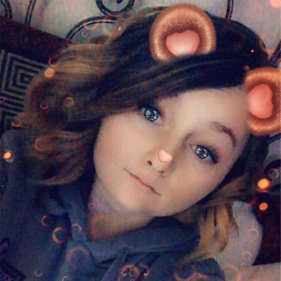 Profile Picture of Ashley nicole Padgett (@ashleyn020296) on Poshmark