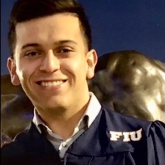 Profile Picture of Fernando Davalos (@fdava002) on Poshmark