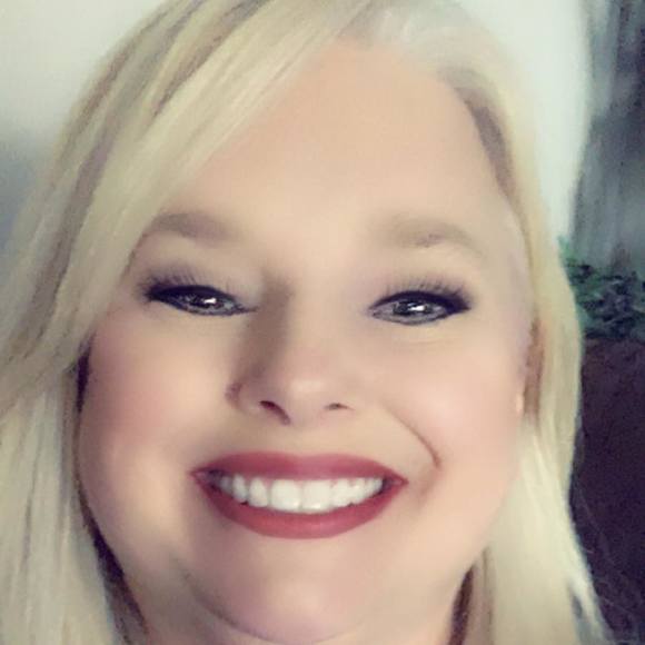 Profile Picture of Valerie Tygart (@awtygart) on Poshmark