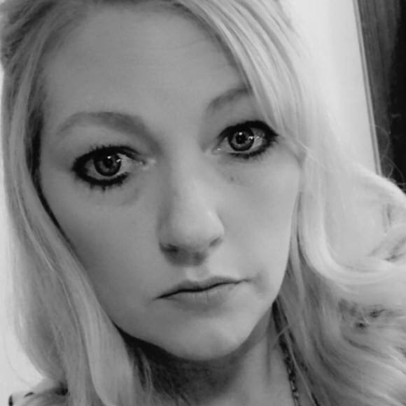 Profile Picture of Chrissy Tieman-hand (@chrissyttt3) on Poshmark