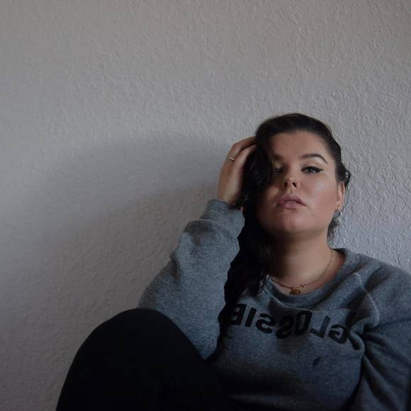 Profile Picture of Justine Goubert (@justine_goubert) on Poshmark