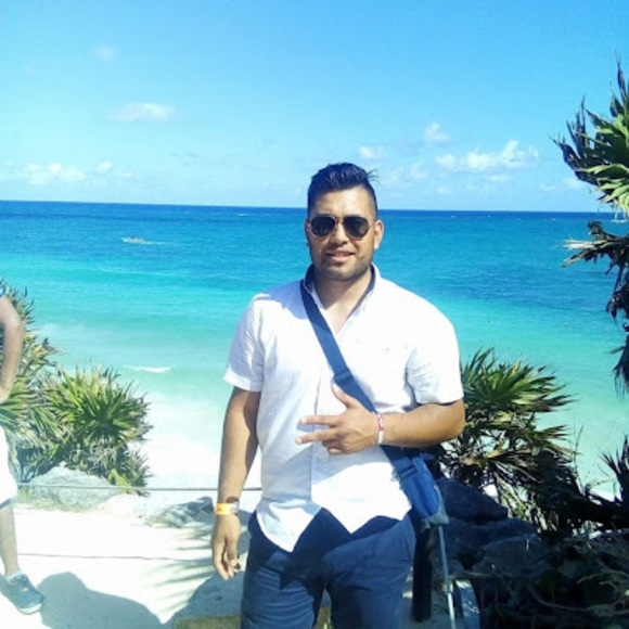 Profile Picture of Mario Valdivia (@mariovv9) on Poshmark