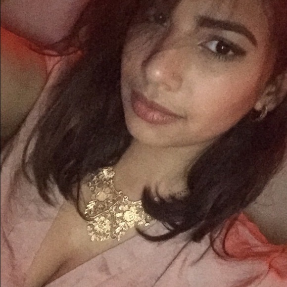 Profile Picture of Alexa Matos (@lexaa_x3) on Poshmark