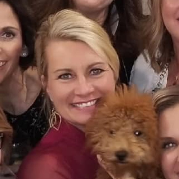 Profile Picture of Christy Kolff (@kolff) on Poshmark