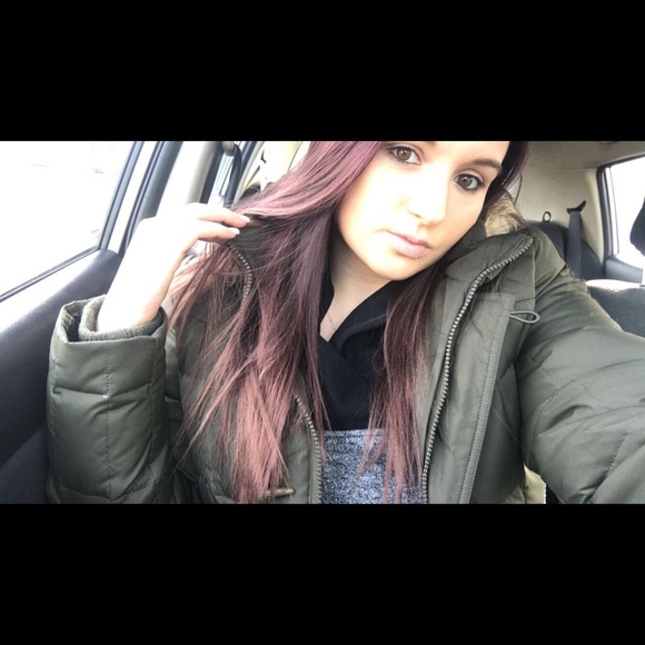 Profile Picture of Gabby Lavore (@gllavore) on Poshmark