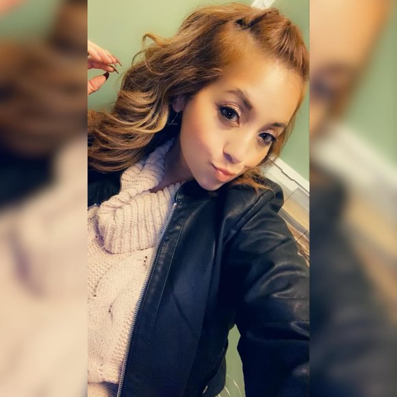 Profile Picture of Nikki Ramos (@misscrazii1247) on Poshmark