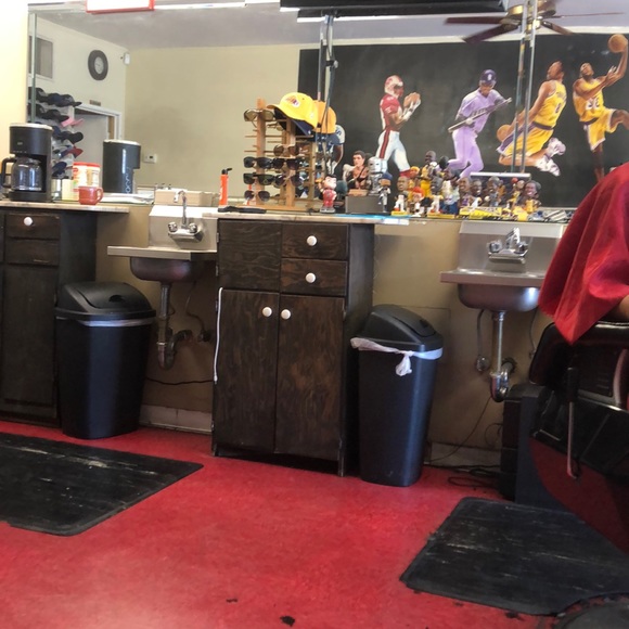 Profile Picture of Leaford Hackett (@lhack81) on Poshmark