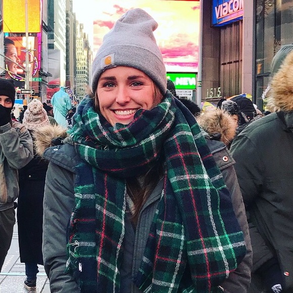 Carly Racanelli - Poshmark Profile Picture of Carly Racanelli (@cveens) on Poshmark