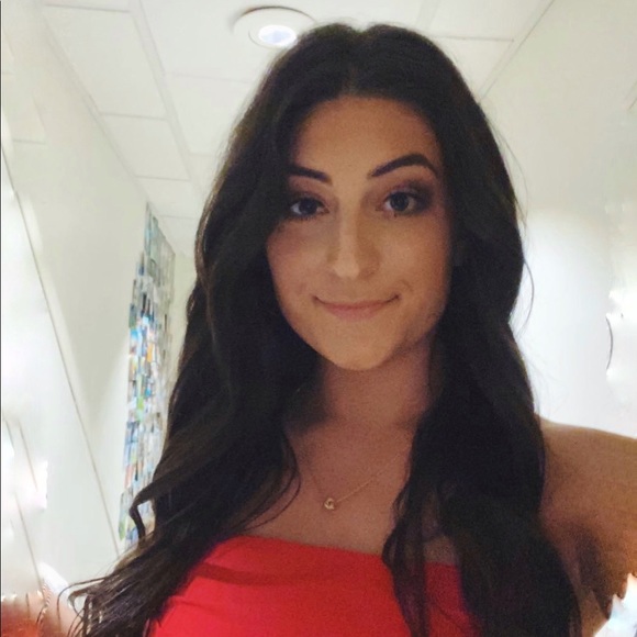 Profile Picture of Alexa Bernstein (@abernste) on Poshmark