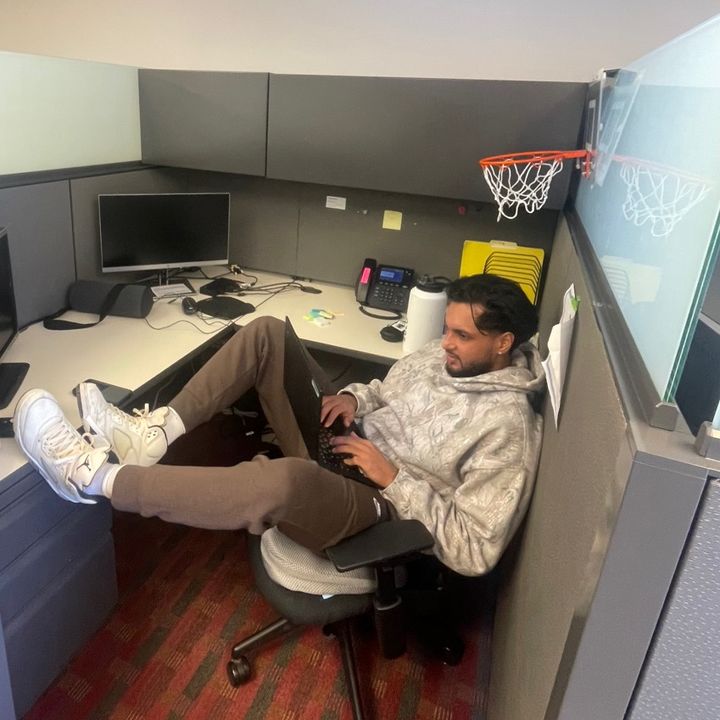 Profile Picture of Mohit Grewal (@moyeeeet) on Tiktok