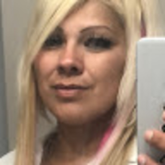 Profile Picture of Colleen Badgers (@colleenbadgers) on Poshmark