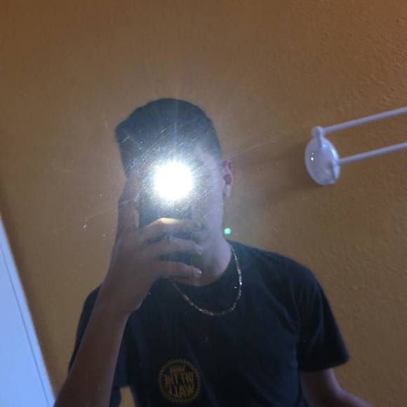 Profile Picture of Isaac Vazquez (@tupapiisaac) on Poshmark