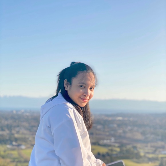 Profile Picture of Paula De mesa (@paulademesa) on Poshmark