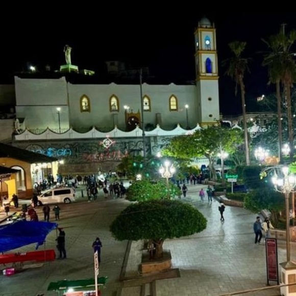 Profile Picture of Ariel Salazar (@arielsalazar930) on Poshmark