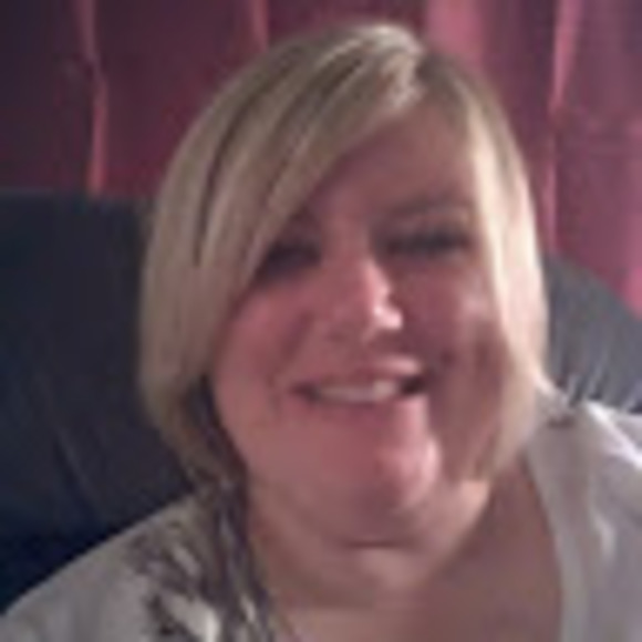 Profile Picture of Sarah Morarie (@sarahmorarie) on Poshmark