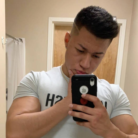 Profile Picture of Alex Badillo (@alexbadillo) on Poshmark