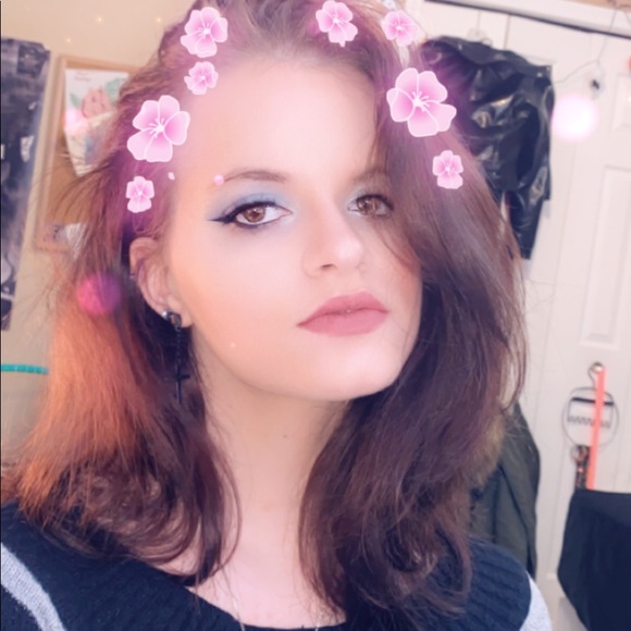 Profile Picture of Lexi Cornell (@lexi02806) on Poshmark