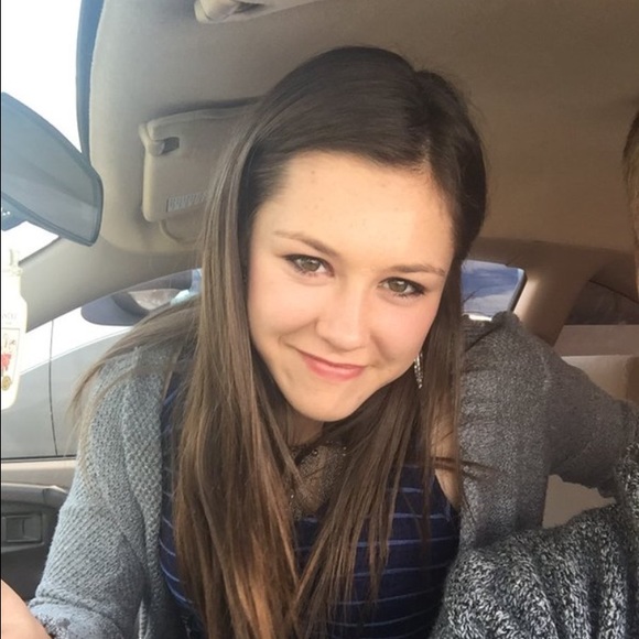 Tori Bowen - Poshmark Profile Picture of Tori Bowen (@tori_bowen16) on Poshmark