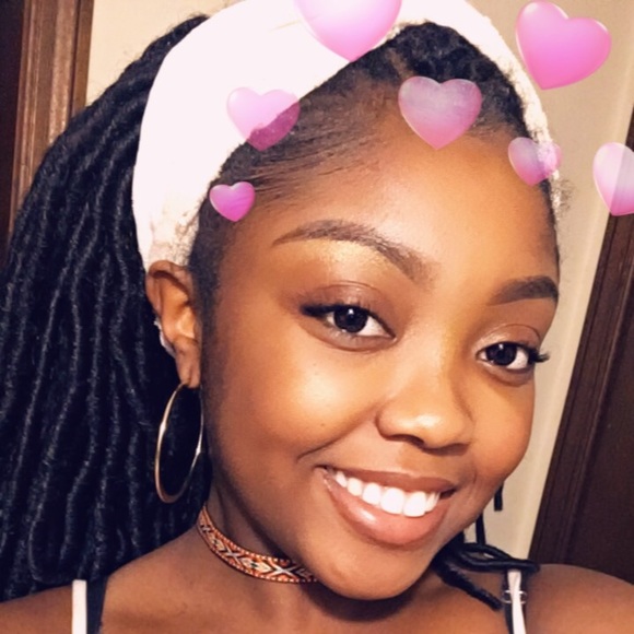 Profile Picture of Neisa Icart (@nene_2018) on Poshmark
