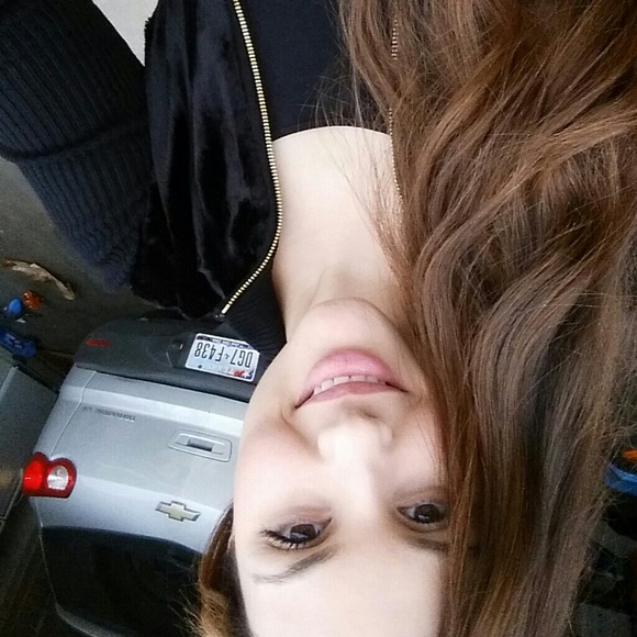 Profile Picture of Yasmin Omari (@yasminomari) on Poshmark