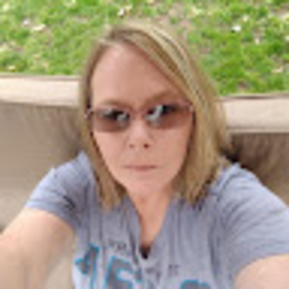 Profile Picture of Pamela Morrison (@pamelamorris109) on Poshmark