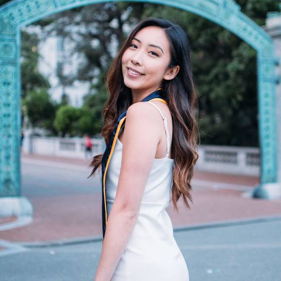 Profile Picture of Jasmine Wong (@jasminehwong) on Poshmark