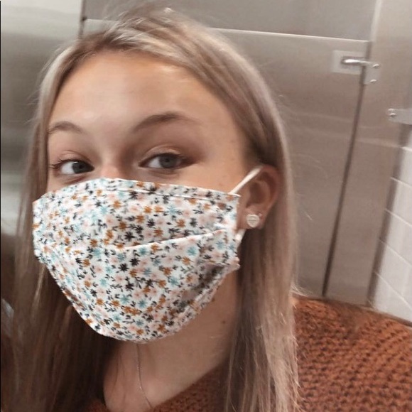 Profile Picture of Madi Schnepfe (@madis88) on Poshmark