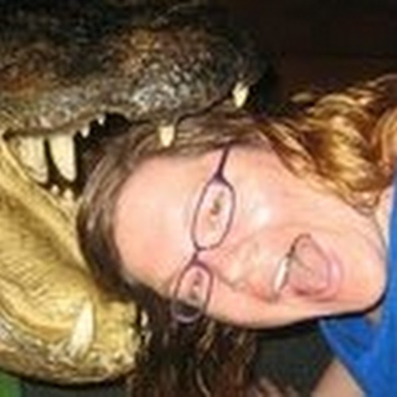 Profile Picture of Kristin Ahders (@kristinahders) on Poshmark