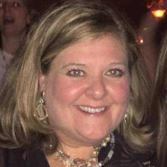 Profile Picture of Liz Hobbs (@elizawho) on Poshmark