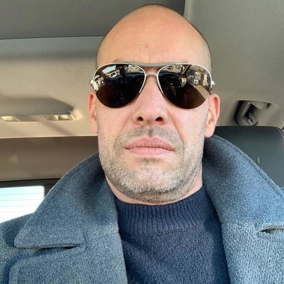 Robin Gerow - Poshmark Profile Picture of Robin Gerow (@rtg245rtg) on Poshmark