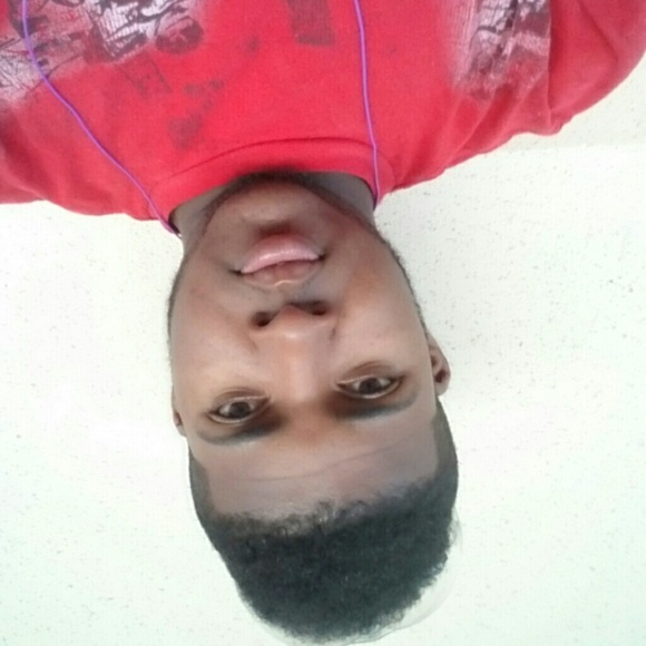 Profile Picture of Ackieve Derizzio (@aderizzio2) on Poshmark