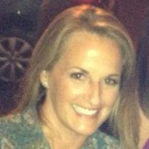 Profile Picture of Christine Lahiff (@cml2) on Poshmark