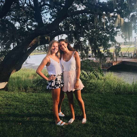 Profile Picture of Sophia Esposito (@sophespoo) on Poshmark