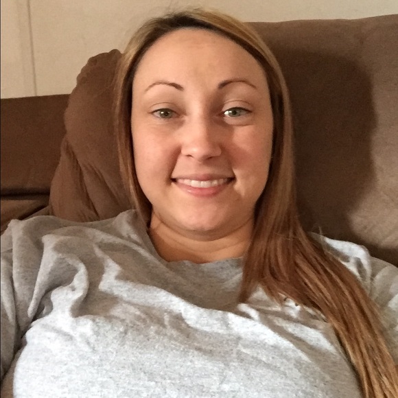 Profile Picture of Lori Billiot (@lnaquin21) on Poshmark