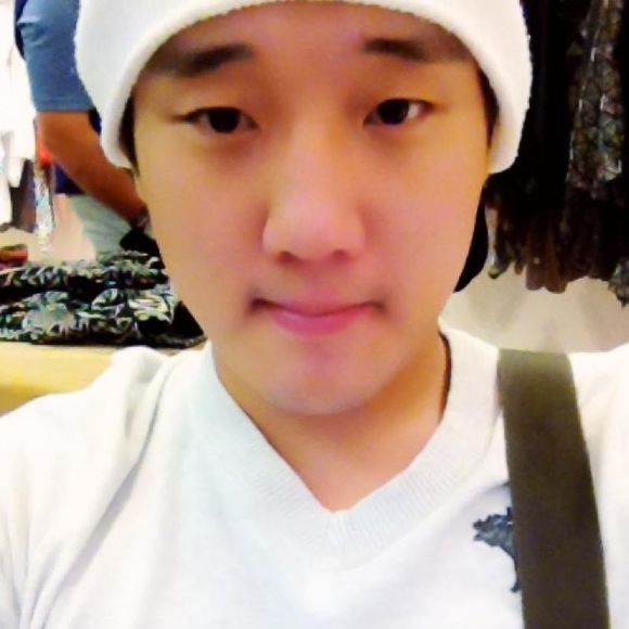 Profile Picture of Daniel Kim (@yuki0824) on Poshmark