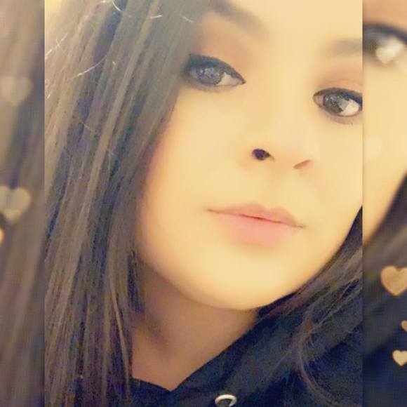 Profile Picture of Rebecca Munoz (@beccamunoz90) on Poshmark
