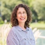 Profile Picture of Julie Mahler (@juliannemahler) on Instagram